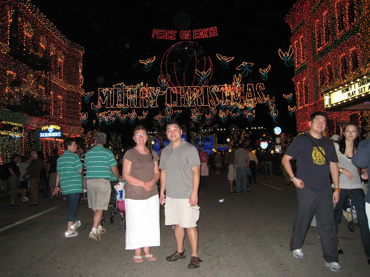 Vacation 2007-12 - Beaches Disney Hotels 0979.jpg - On the 2007-08 Florida vacation we visited beaches from Fort Myers to Sanibel Island sampling local food along the way. Green water and white sugar beaches! Arriving at Disney World we visited several of the theme resorts.